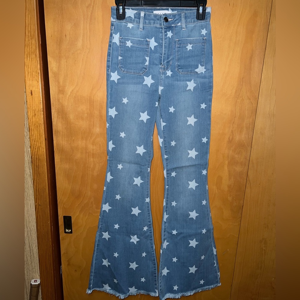 NWOT Cello light wash star flare jeans sz 3
